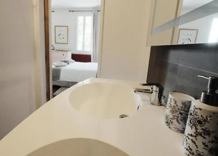 Guest house La Maison Reverdi Lamarque